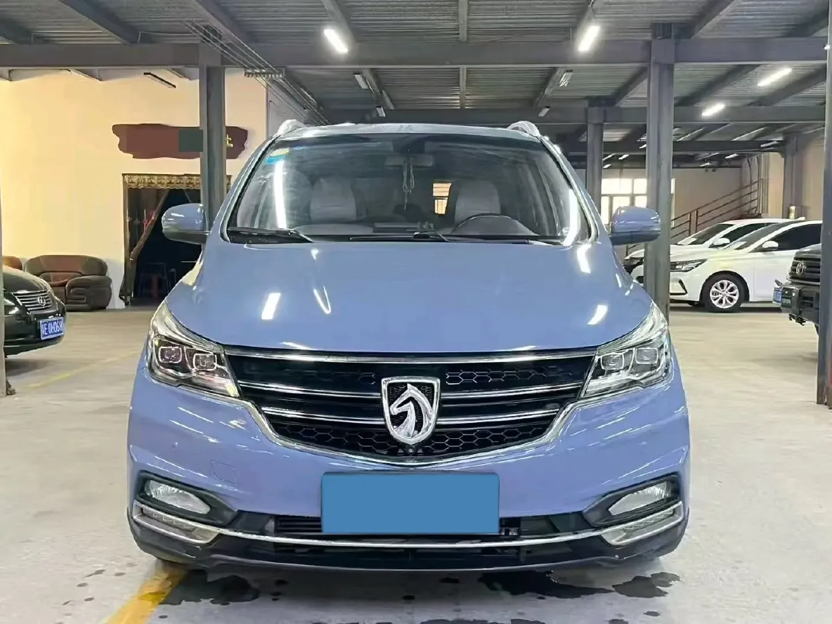 2017 BaoJun 730 1.5T 150HP L4 6DCT,autocango,china used car exporter,china ev exporter,chinese used car exporter,chinese used ev exporter