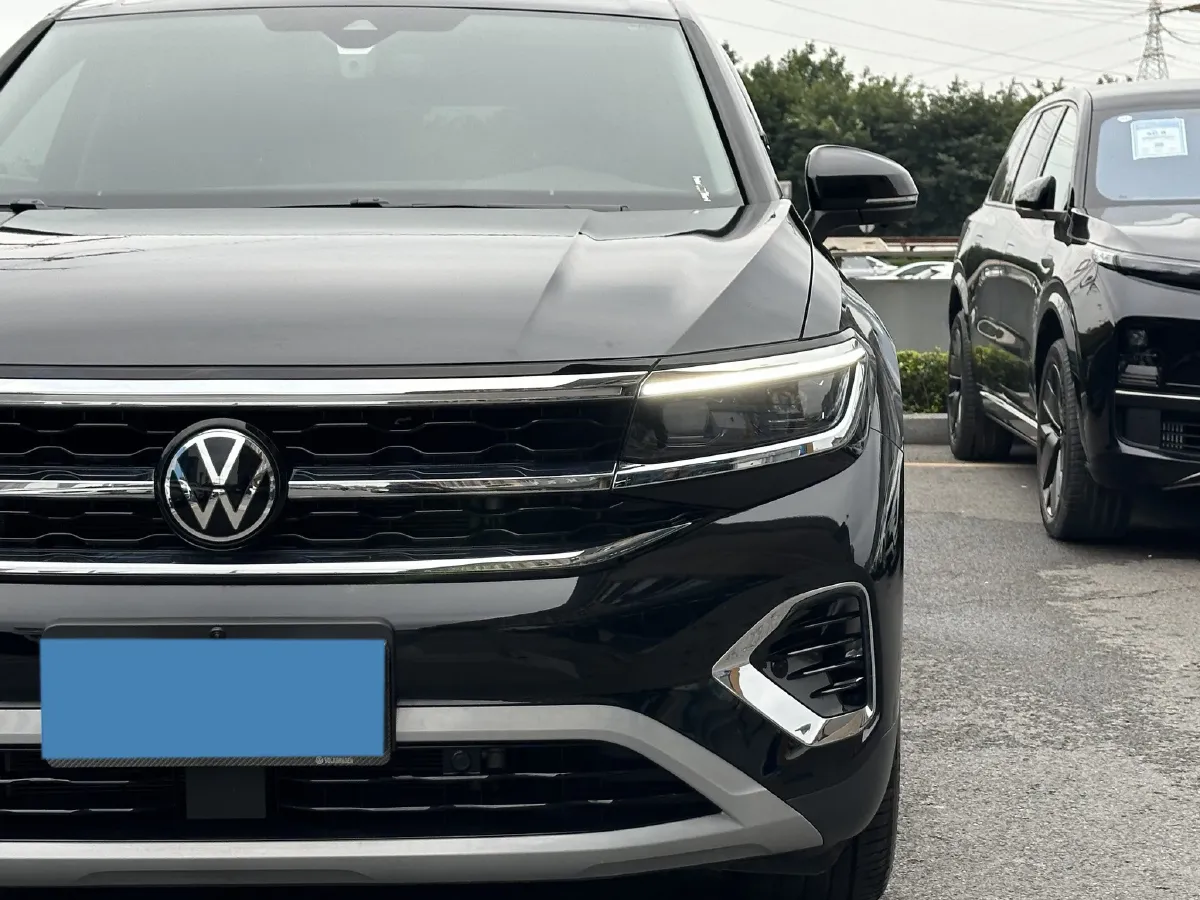 2024 Volkswagen Talagon 2.0T 220HP L4 7DCT,autocango,china used car exporter,china ev exporter,chinese used car exporter,chinese used ev exporter