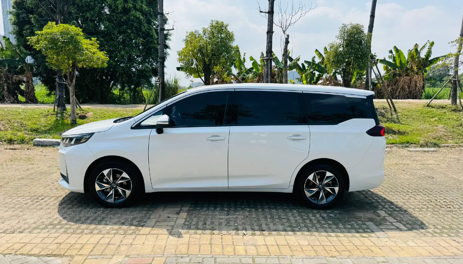 2023 GAC Trumpchi M6 1.5T 177HP L4 7DCT,autocango,china used car exporter,china ev exporter,chinese used car exporter,chinese used ev exporter