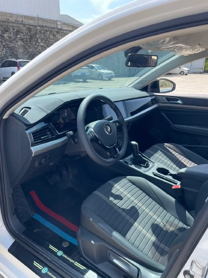 2022 Volkswagen T-Roc 1.4T 150HP L4 7DCT,autocango,china used car exporter,china ev exporter,chinese used car exporter,chinese used ev exporter