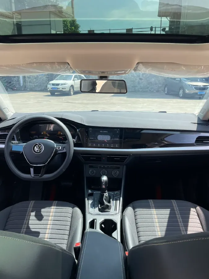 2022 Volkswagen T-Roc 1.4T 150HP L4 7DCT,autocango,china used car exporter,china ev exporter,chinese used car exporter,chinese used ev exporter