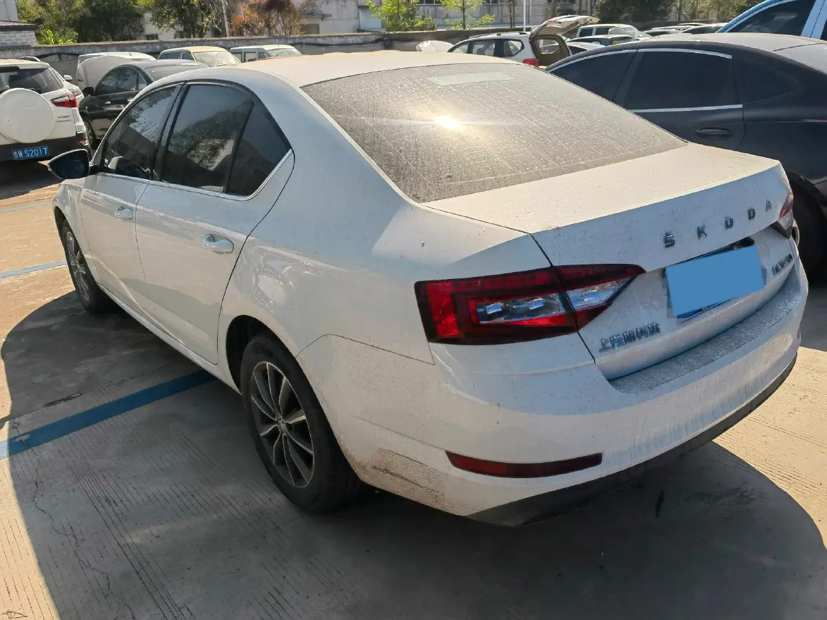 2021 Skoda Octavia 1.5L 113HP L4 6AT,autocango,china used car exporter,china ev exporter,chinese used car exporter,chinese used ev exporter