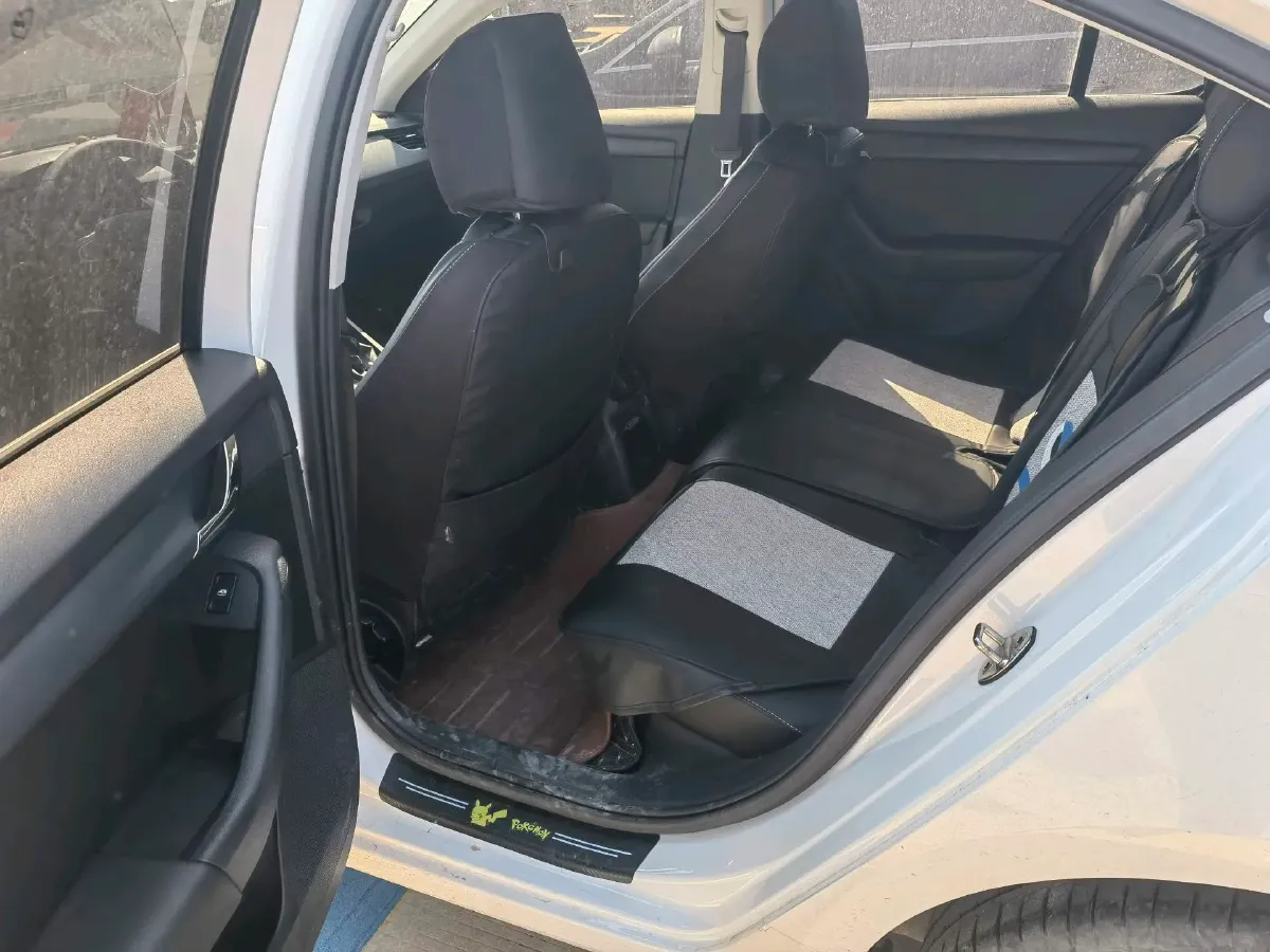 2021 Skoda Octavia 1.5L 113HP L4 6AT,autocango,china used car exporter,china ev exporter,chinese used car exporter,chinese used ev exporter