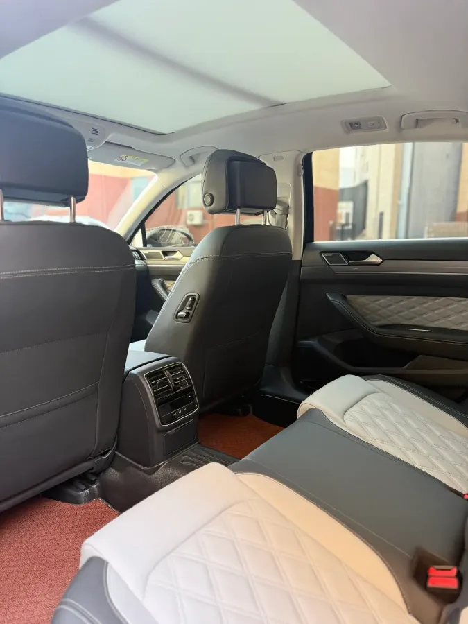 2023 Volkswagen Magotan 2.0T 186HP L4 7DCT,autocango,china used car exporter,china ev exporter,chinese used car exporter,chinese used ev exporter