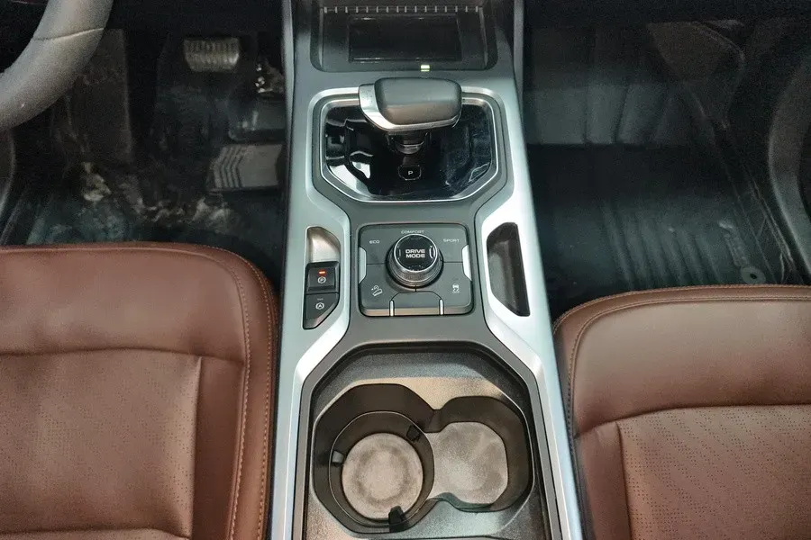 2022 Geely Okavango 1.8T 184HP L4 7DCT,autocango,china used car exporter,china ev exporter,chinese used car exporter,chinese used ev exporter