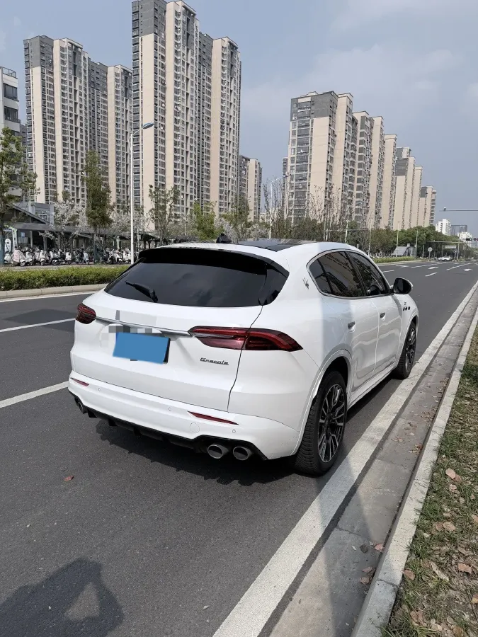 2022 Maserati Levante 2.0T 330HP L4 8AT,autocango,china used car exporter,china ev exporter,chinese used car exporter,chinese used ev exporter