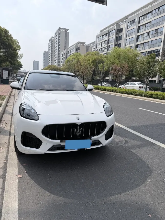2022 Maserati Levante 2.0T 330HP L4 8AT,autocango,china used car exporter,china ev exporter,chinese used car exporter,chinese used ev exporter