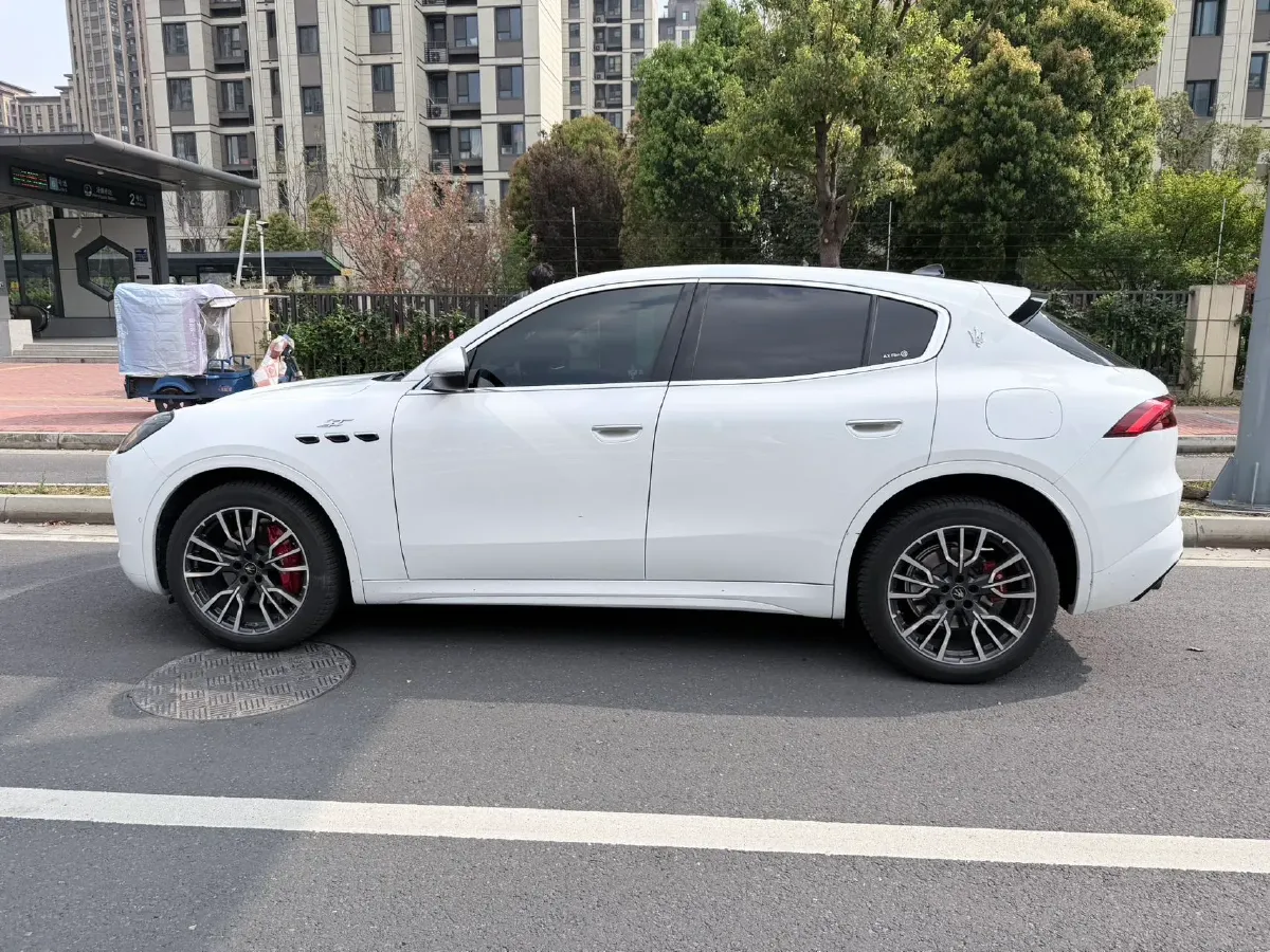 2022 Maserati Levante 2.0T 330HP L4 8AT,autocango,china used car exporter,china ev exporter,chinese used car exporter,chinese used ev exporter