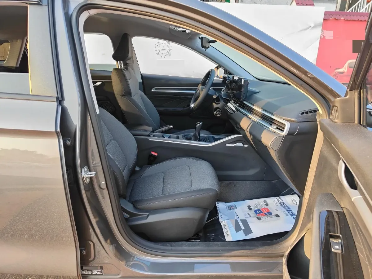 2025 Geely Emgrand 1.5L 127HP L4 5MT,autocango,china used car exporter,china ev exporter,chinese used car exporter,chinese used ev exporter