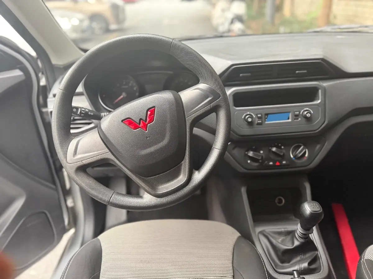 2021 WuLing HongGuang 1.5L 99HP L4 6MT,autocango,china used car exporter,china ev exporter,chinese used car exporter,chinese used ev exporter