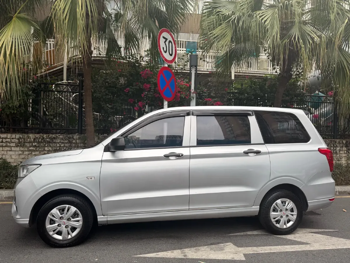 2021 WuLing HongGuang 1.5L 99HP L4 6MT,autocango,china used car exporter,china ev exporter,chinese used car exporter,chinese used ev exporter