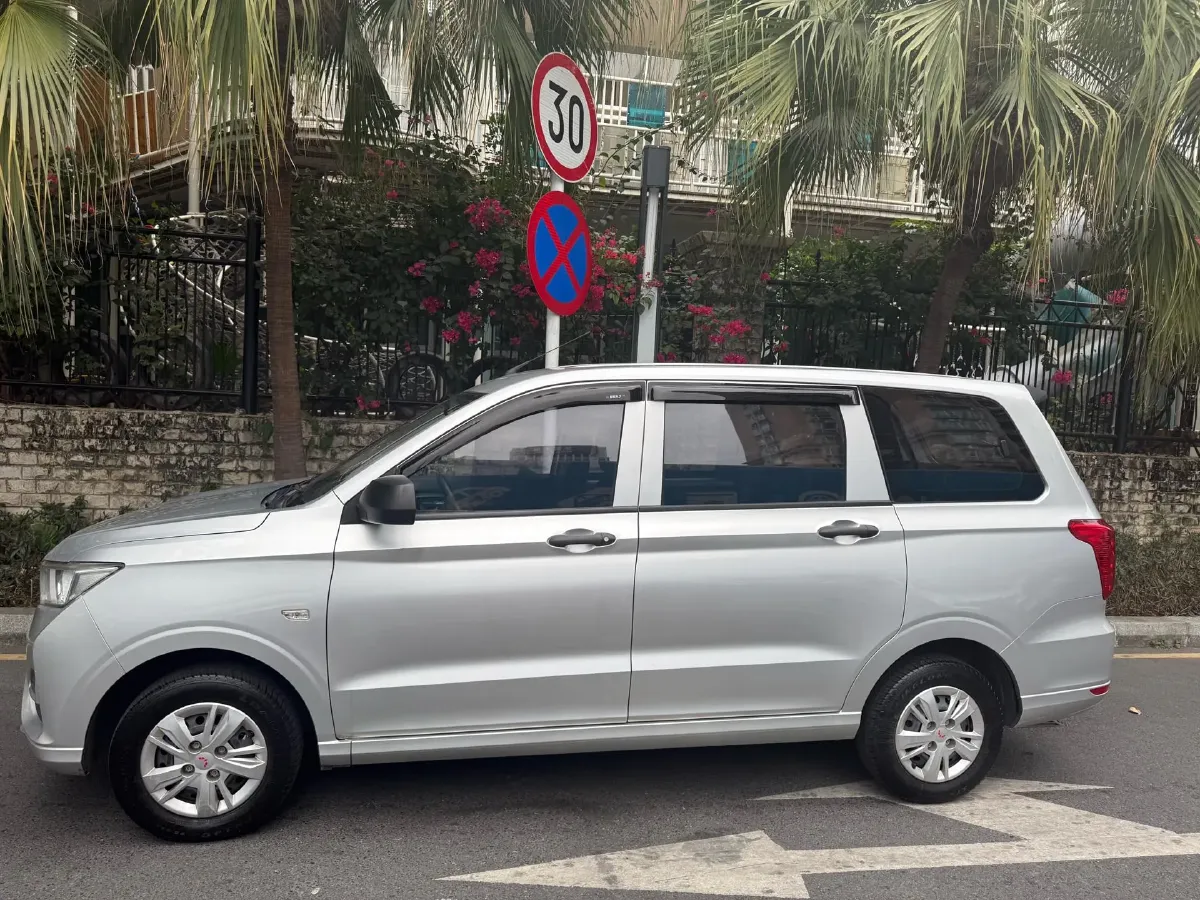 2021 WuLing HongGuang 1.5L 99HP L4 6MT,autocango,china used car exporter,china ev exporter,chinese used car exporter,chinese used ev exporter
