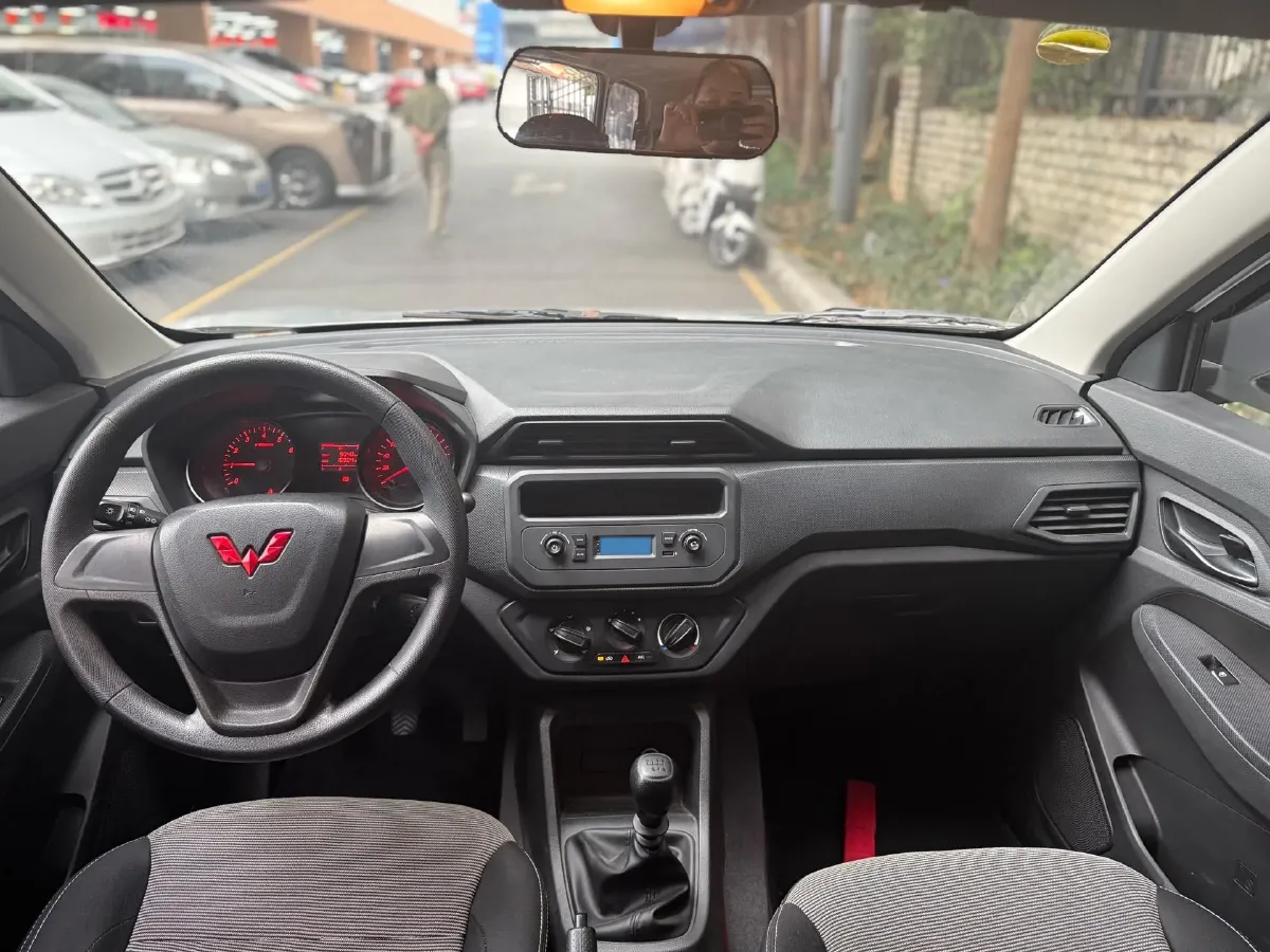 2021 WuLing HongGuang 1.5L 99HP L4 6MT,autocango,china used car exporter,china ev exporter,chinese used car exporter,chinese used ev exporter