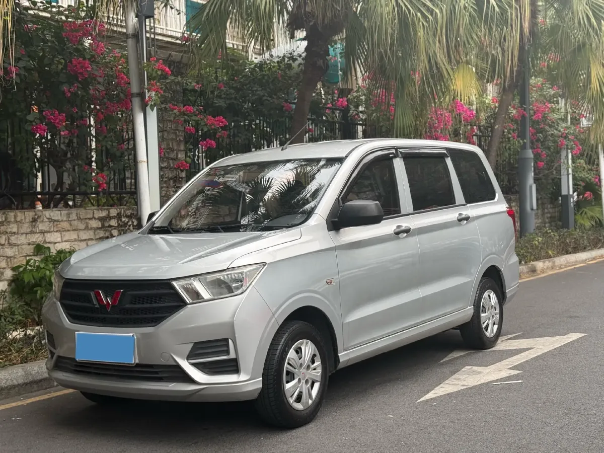 2021 WuLing HongGuang 1.5L 99HP L4 6MT,autocango,china used car exporter,china ev exporter,chinese used car exporter,chinese used ev exporter