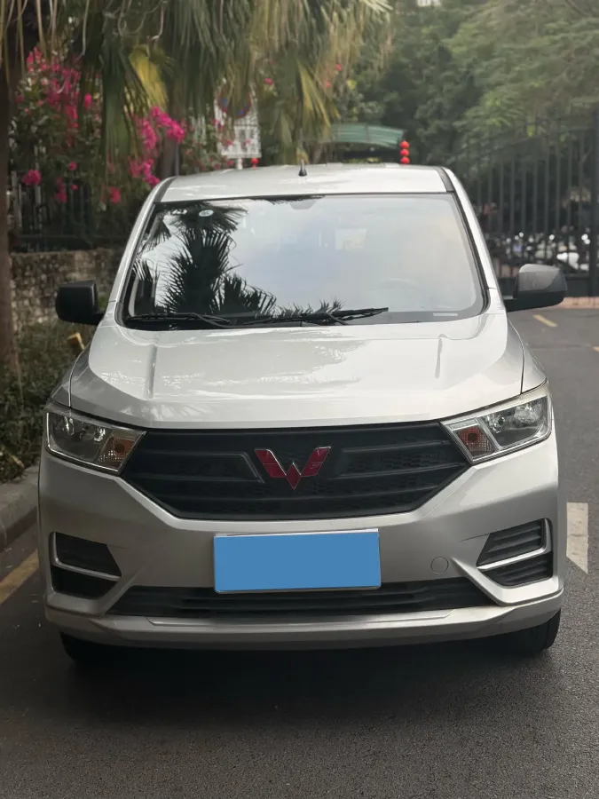 2021 WuLing HongGuang 1.5L 99HP L4 6MT,autocango,china used car exporter,china ev exporter,chinese used car exporter,chinese used ev exporter