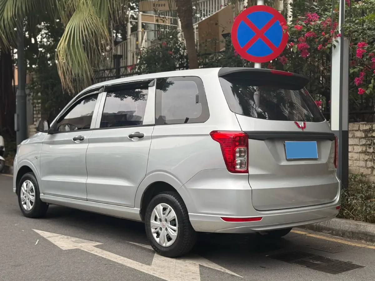 2021 WuLing HongGuang 1.5L 99HP L4 6MT,autocango,china used car exporter,china ev exporter,chinese used car exporter,chinese used ev exporter