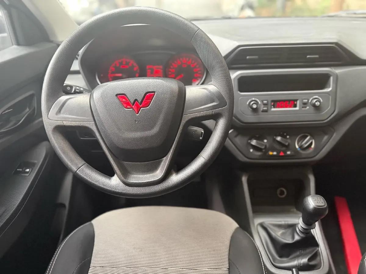 2021 WuLing HongGuang 1.5L 99HP L4 6MT,autocango,china used car exporter,china ev exporter,chinese used car exporter,chinese used ev exporter