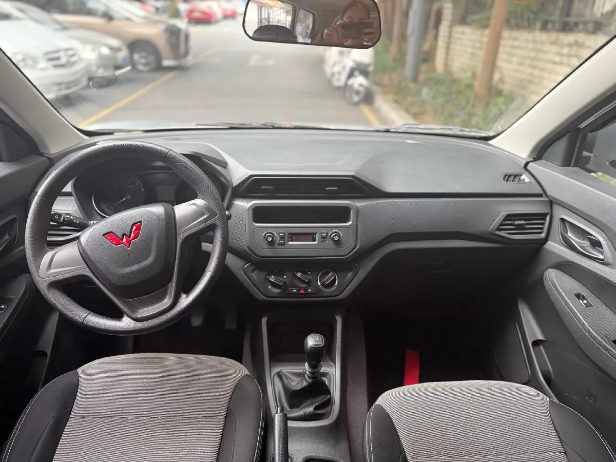 2021 WuLing HongGuang 1.5L 99HP L4 6MT,autocango,china used car exporter,china ev exporter,chinese used car exporter,chinese used ev exporter