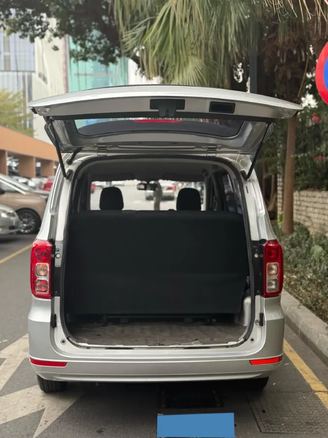 2021 WuLing HongGuang 1.5L 99HP L4 6MT,autocango,china used car exporter,china ev exporter,chinese used car exporter,chinese used ev exporter