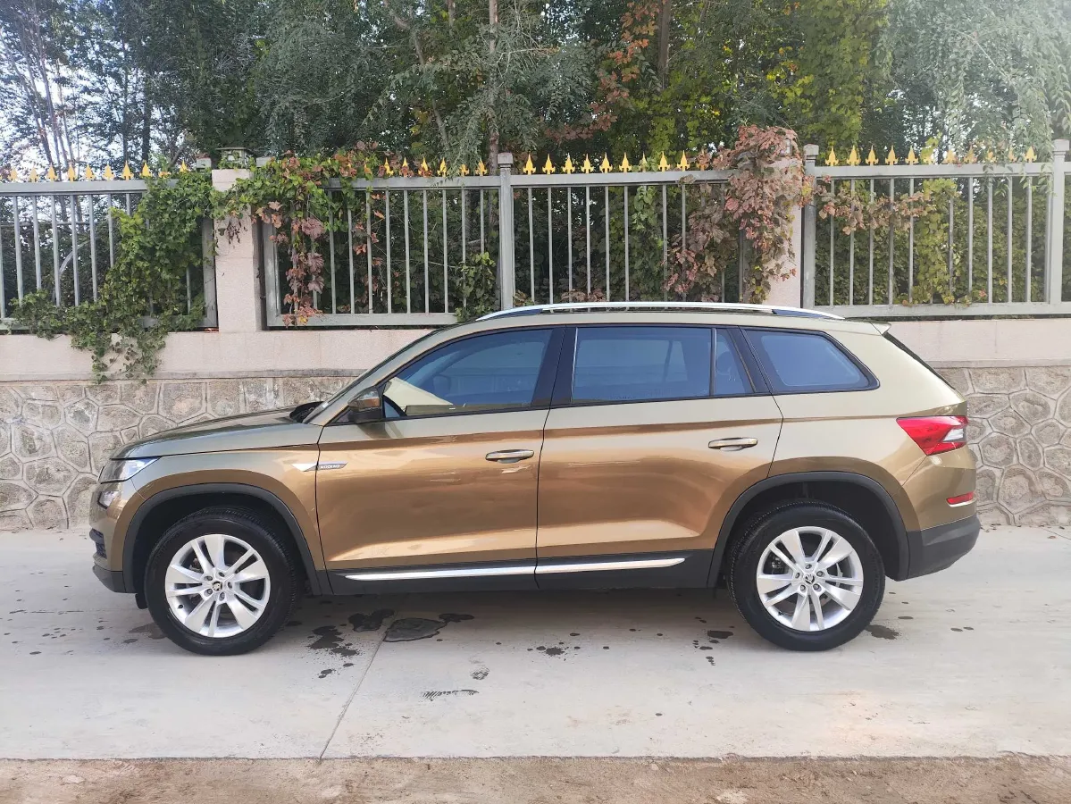 2018 Skoda Kodiak 2.0T 186HP L4 7DCT,autocango,china used car exporter,china ev exporter,chinese used car exporter,chinese used ev exporter