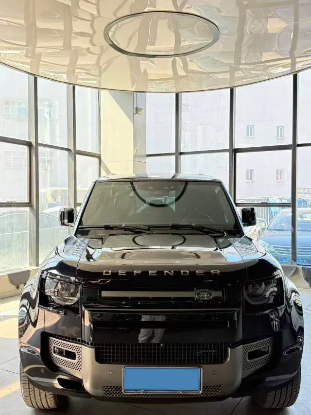 2022 Land Rover Defender 3.0T 400HP L6 8AT,autocango,china used car exporter,china ev exporter,chinese used car exporter,chinese used ev exporter