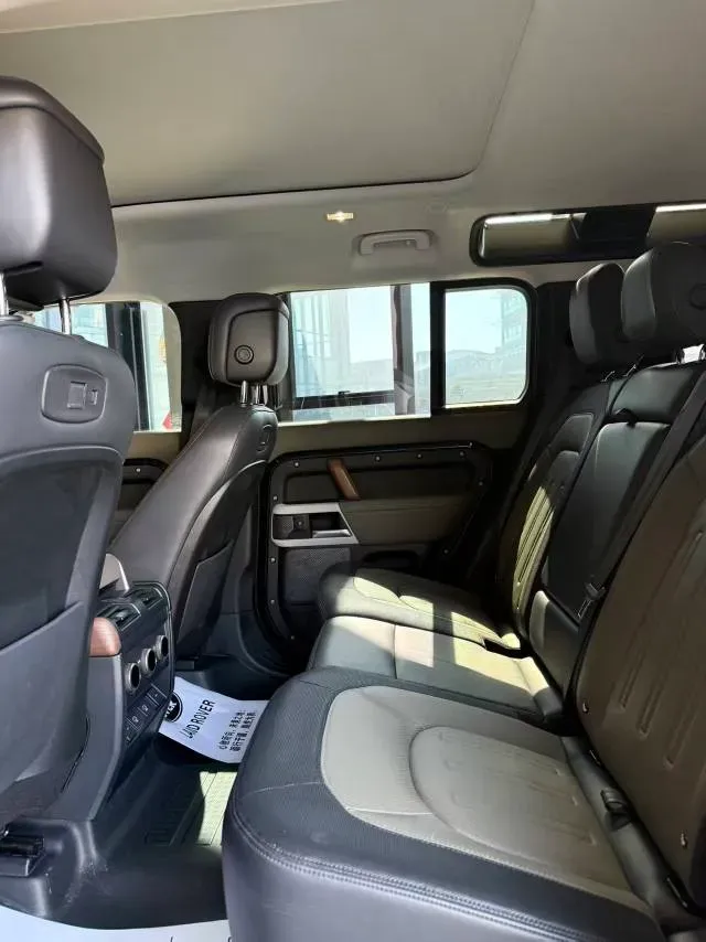 2022 Land Rover Defender 3.0T 400HP L6 8AT,autocango,china used car exporter,china ev exporter,chinese used car exporter,chinese used ev exporter