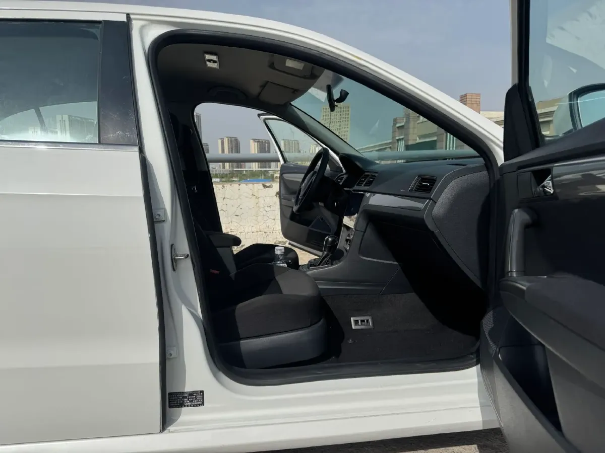 2013 Volkswagen Lavida 1.6L 110HP L4 6AT,autocango,china used car exporter,china ev exporter,chinese used car exporter,chinese used ev exporter