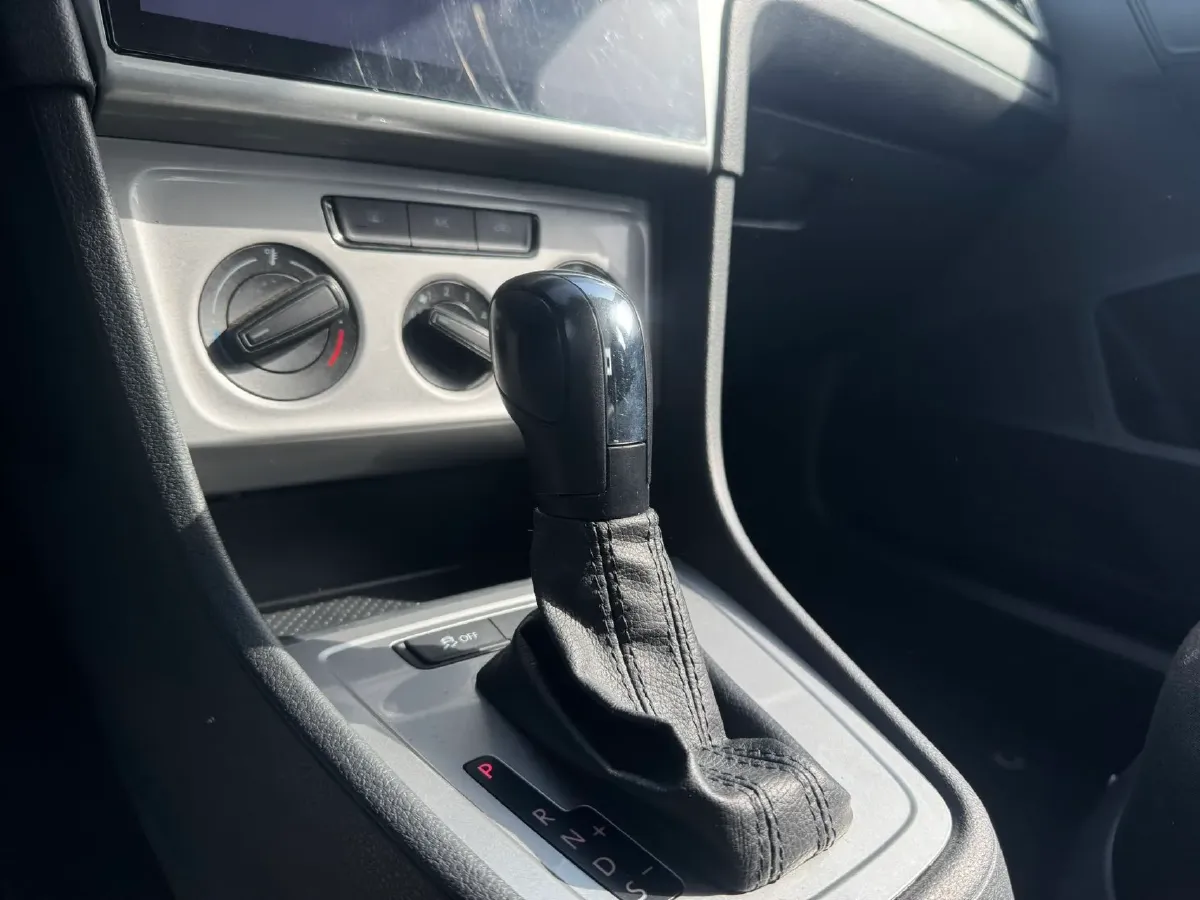 2013 Volkswagen Lavida 1.6L 110HP L4 6AT,autocango,china used car exporter,china ev exporter,chinese used car exporter,chinese used ev exporter