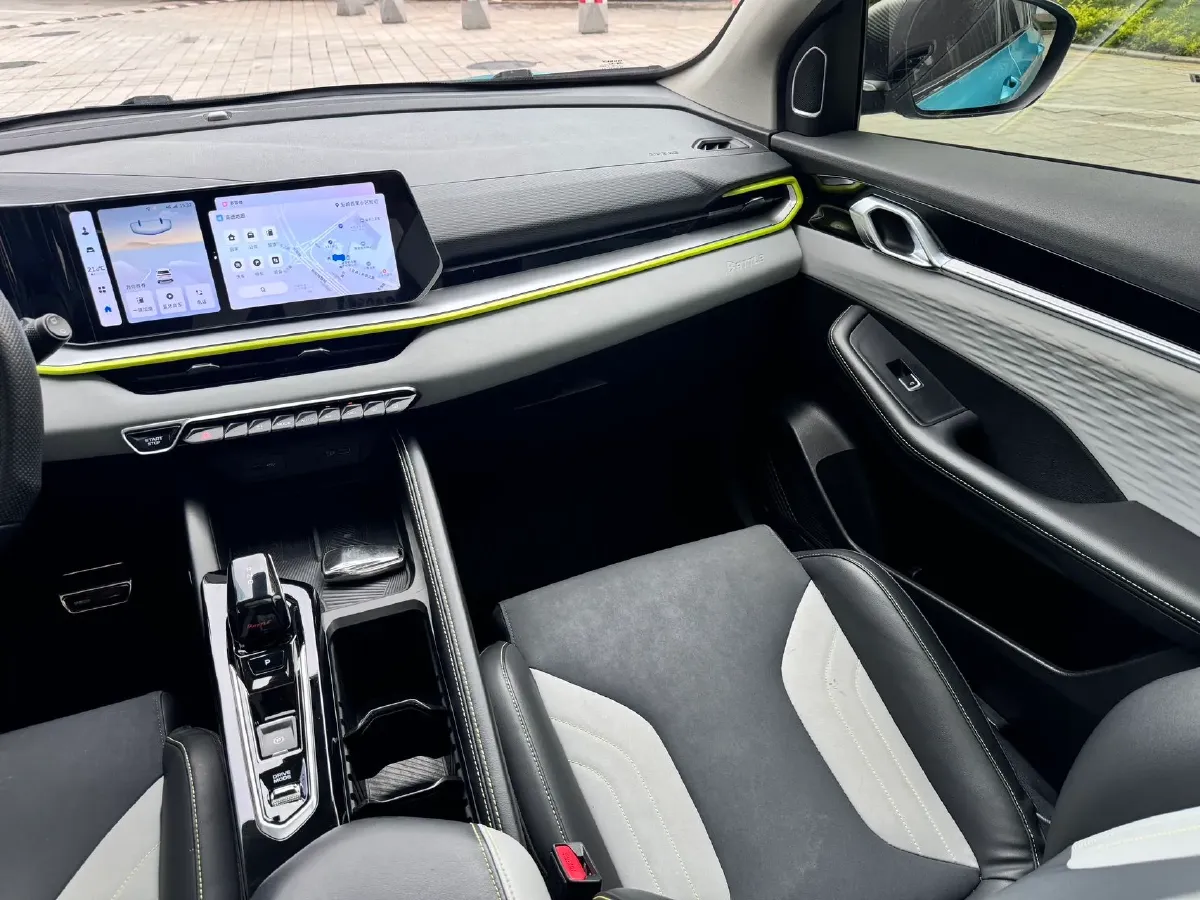 2022 Geely Coolray 1.5T 181HP L4 7DCT,autocango,china used car exporter,china ev exporter,chinese used car exporter,chinese used ev exporter