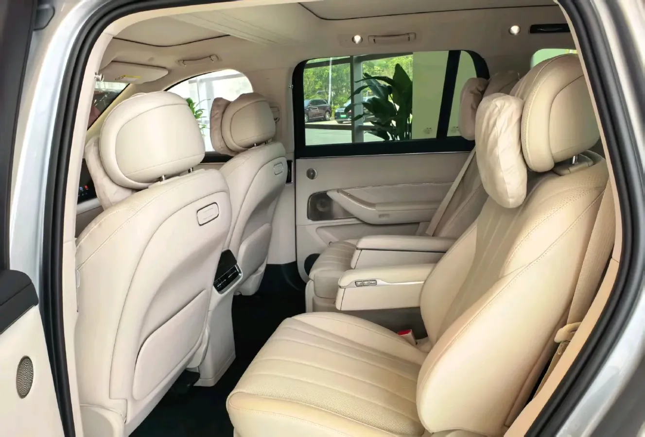 2025 AITO AITO M8 REEV 160HP REEV 53.4KWH,autocango,china used car exporter,china ev exporter,chinese used car exporter,chinese used ev exporter