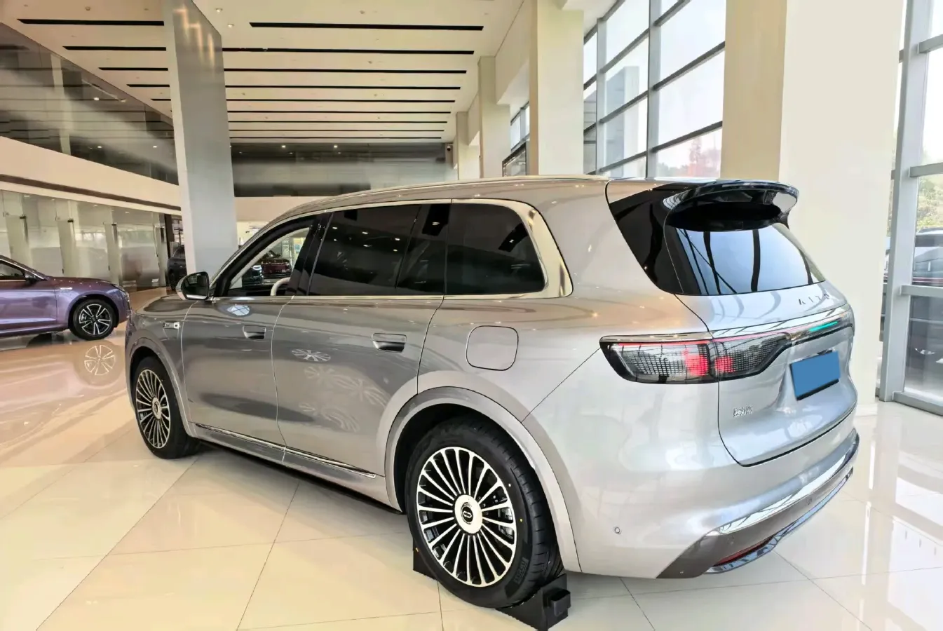 2025 AITO AITO M8 REEV 160HP REEV 53.4KWH,autocango,china used car exporter,china ev exporter,chinese used car exporter,chinese used ev exporter