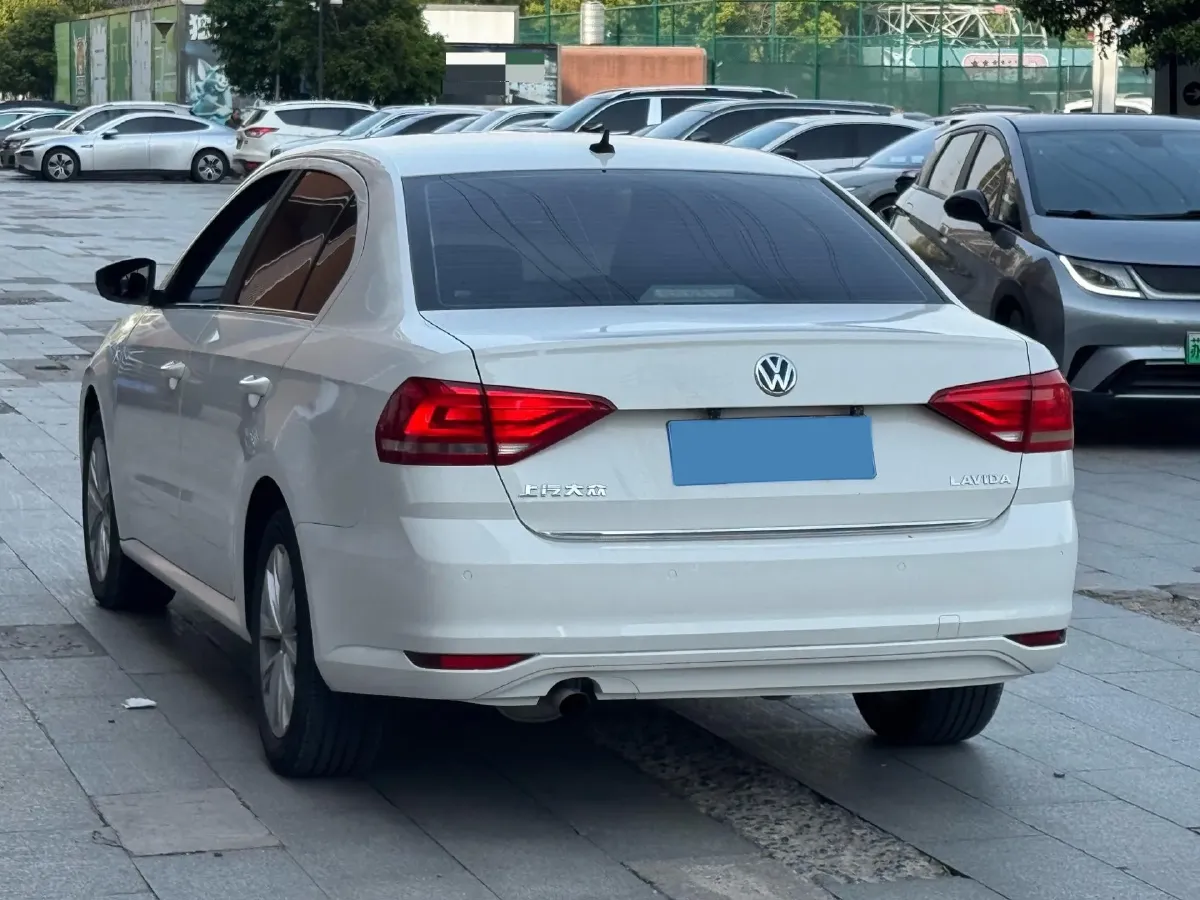 2017 Zotye Damy X7 1.8T 177HP L4 5MT,autocango,china used car exporter,china ev exporter,chinese used car exporter,chinese used ev exporter