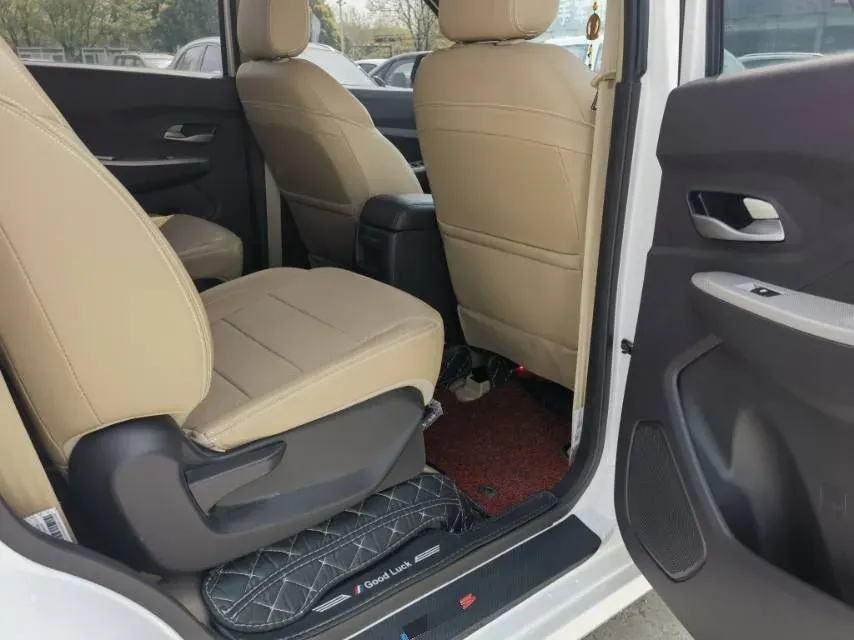 2021 WuLing HongGuang 1.5L 99HP L4 6MT,autocango,china used car exporter,china ev exporter,chinese used car exporter,chinese used ev exporter