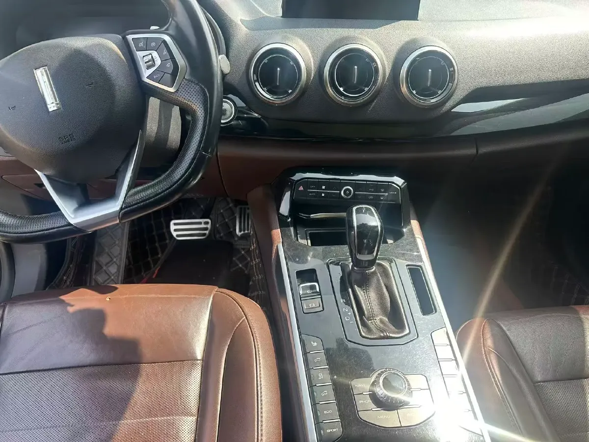 2017 WEY VV7 2.0T 234HP L4 7DCT,autocango,china used car exporter,china ev exporter,chinese used car exporter,chinese used ev exporter