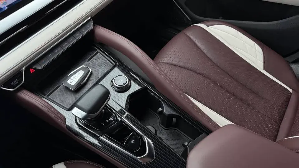 2021 Geely Monjaro 2.0T 218HP L4 7DCT,autocango,china used car exporter,china ev exporter,chinese used car exporter,chinese used ev exporter