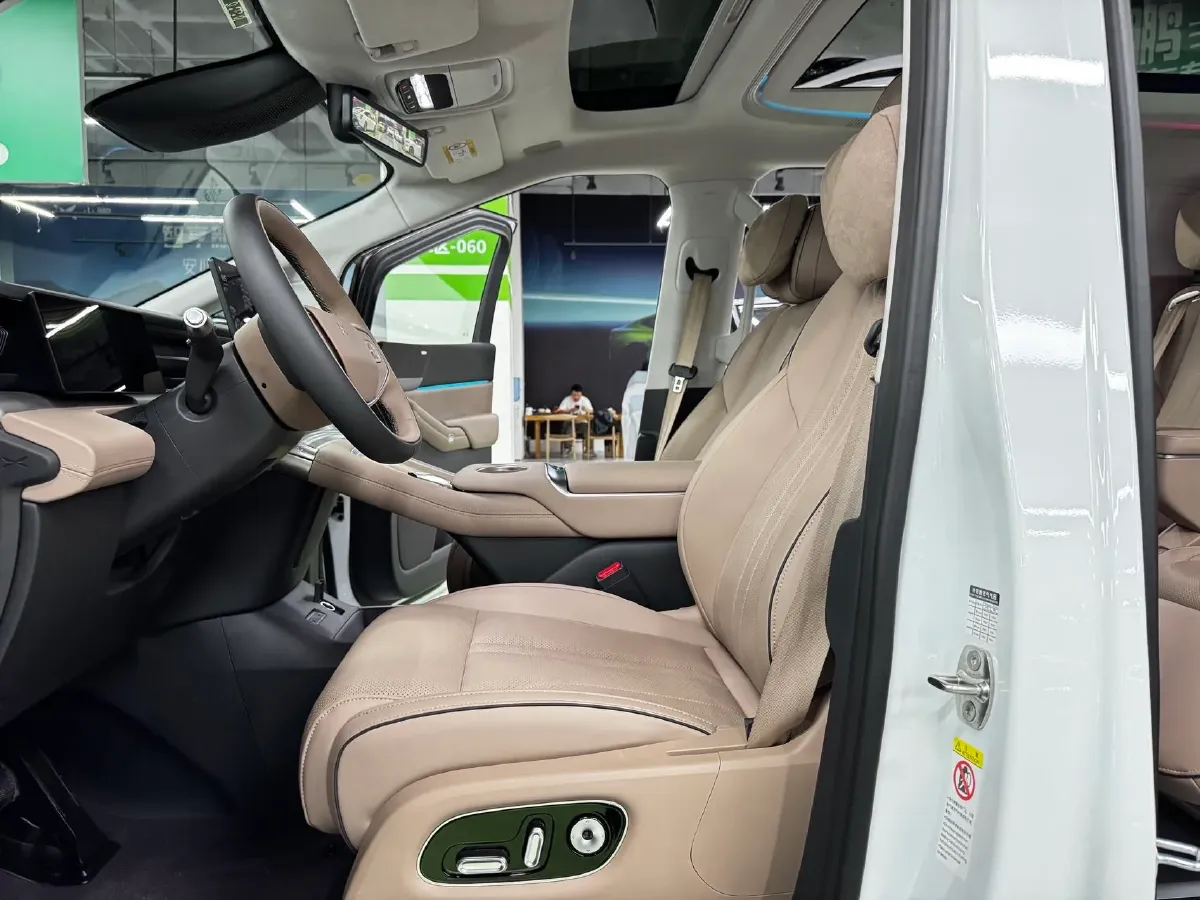 2025 Xpeng X9 BEV,autocango,china used car exporter,china ev exporter,chinese used car exporter,chinese used ev exporter