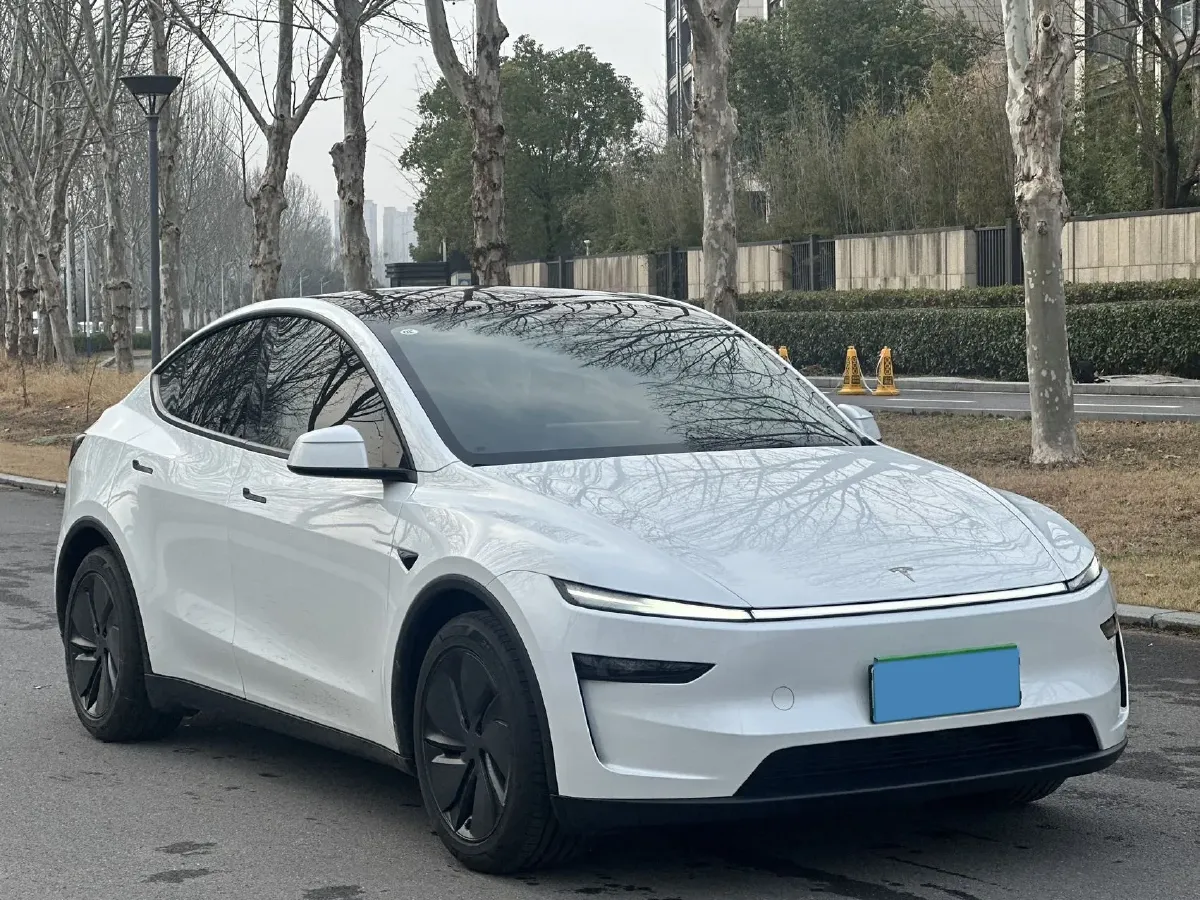 2025 Tesla Model Y BEV 78.4KWH,autocango,china used car exporter,china ev exporter,chinese used car exporter,chinese used ev exporter
