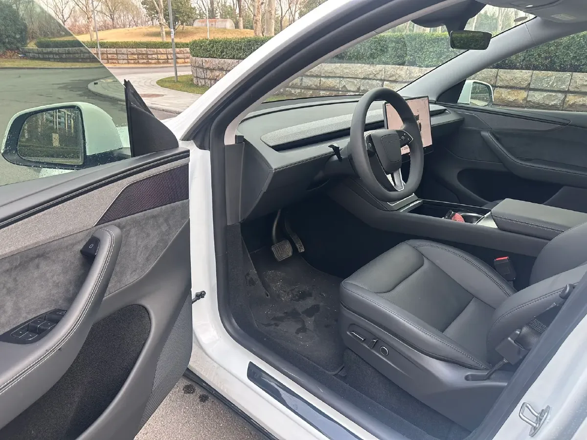 2025 Tesla Model Y BEV 78.4KWH,autocango,china used car exporter,china ev exporter,chinese used car exporter,chinese used ev exporter