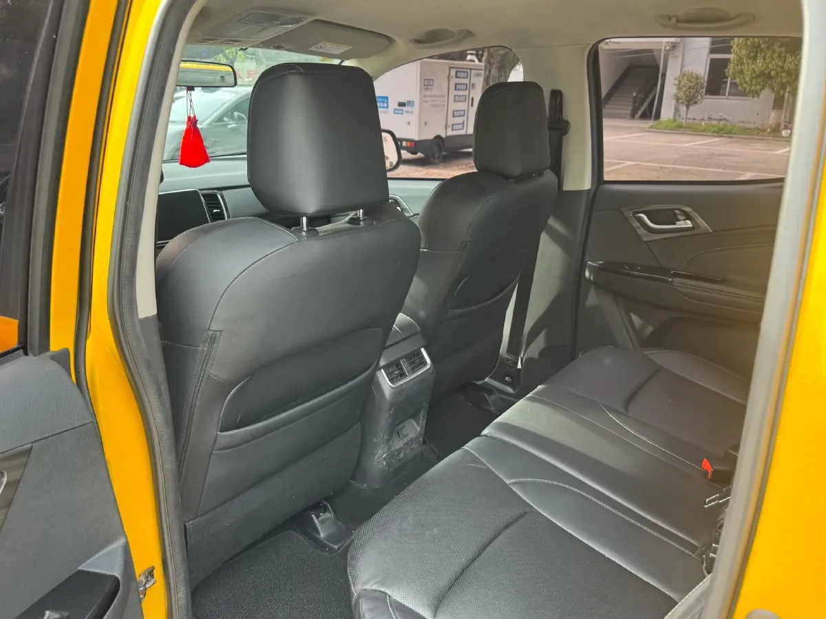 2022 Isuzu LingTuo 2.0T 220HP L4 8AT,autocango,china used car exporter,china ev exporter,chinese used car exporter,chinese used ev exporter