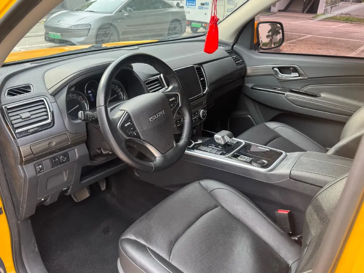 2022 Isuzu LingTuo 2.0T 220HP L4 8AT,autocango,china used car exporter,china ev exporter,chinese used car exporter,chinese used ev exporter