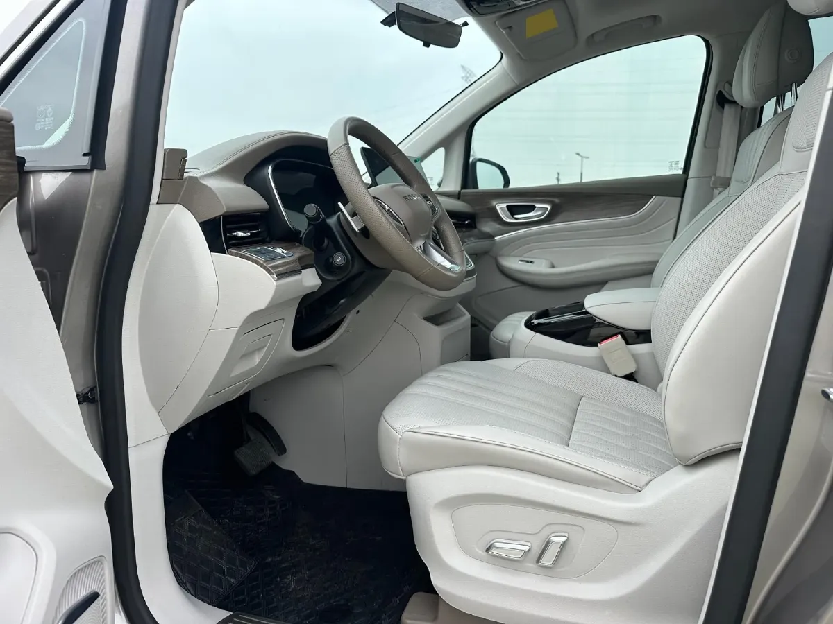 2023 Roewe iMAX8 2.0T 234HP L4 8AT,autocango,china used car exporter,china ev exporter,chinese used car exporter,chinese used ev exporter