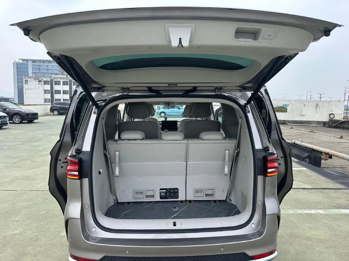 2023 Roewe iMAX8 2.0T 234HP L4 8AT,autocango,china used car exporter,china ev exporter,chinese used car exporter,chinese used ev exporter