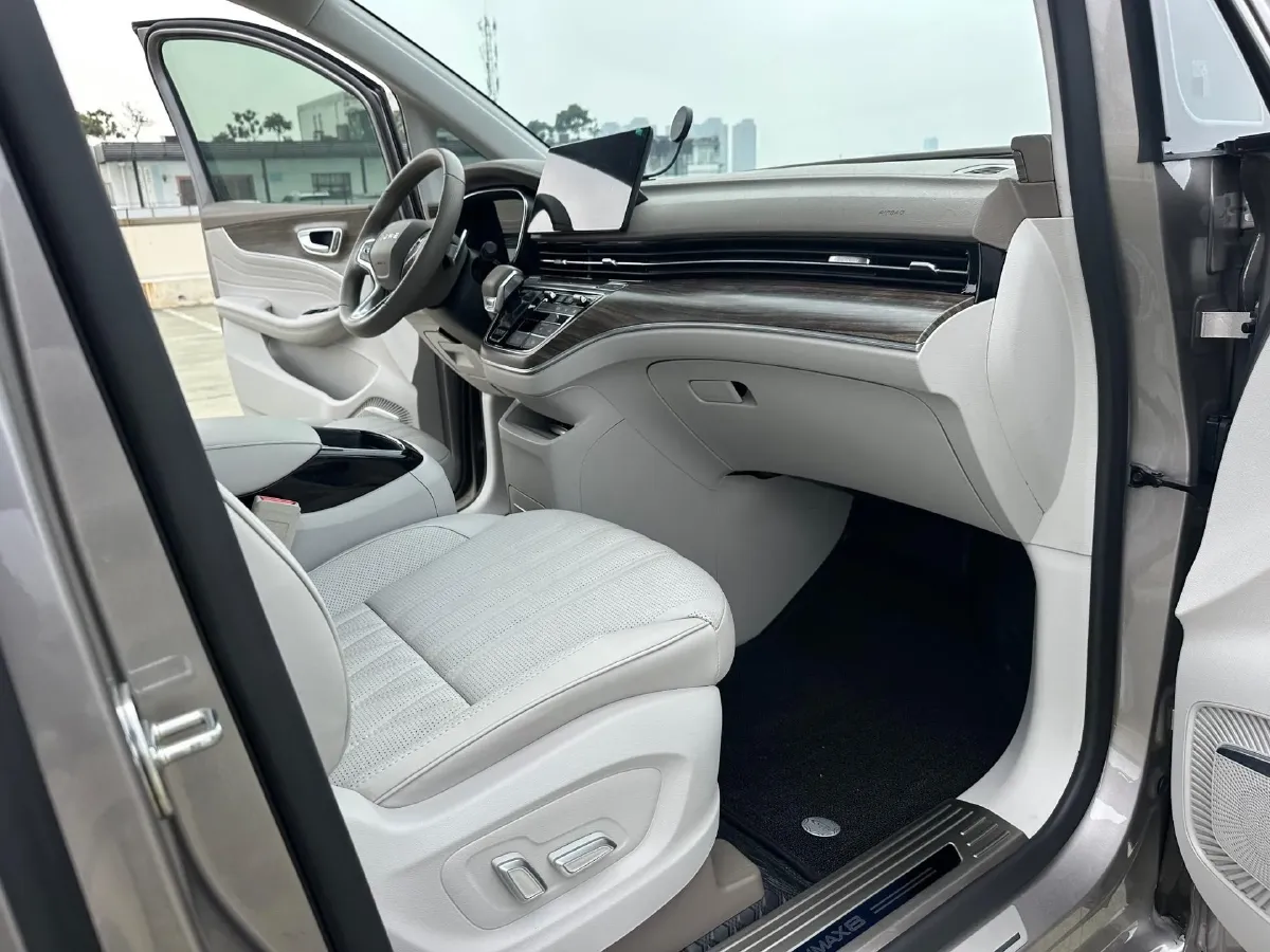 2023 Roewe iMAX8 2.0T 234HP L4 8AT,autocango,china used car exporter,china ev exporter,chinese used car exporter,chinese used ev exporter