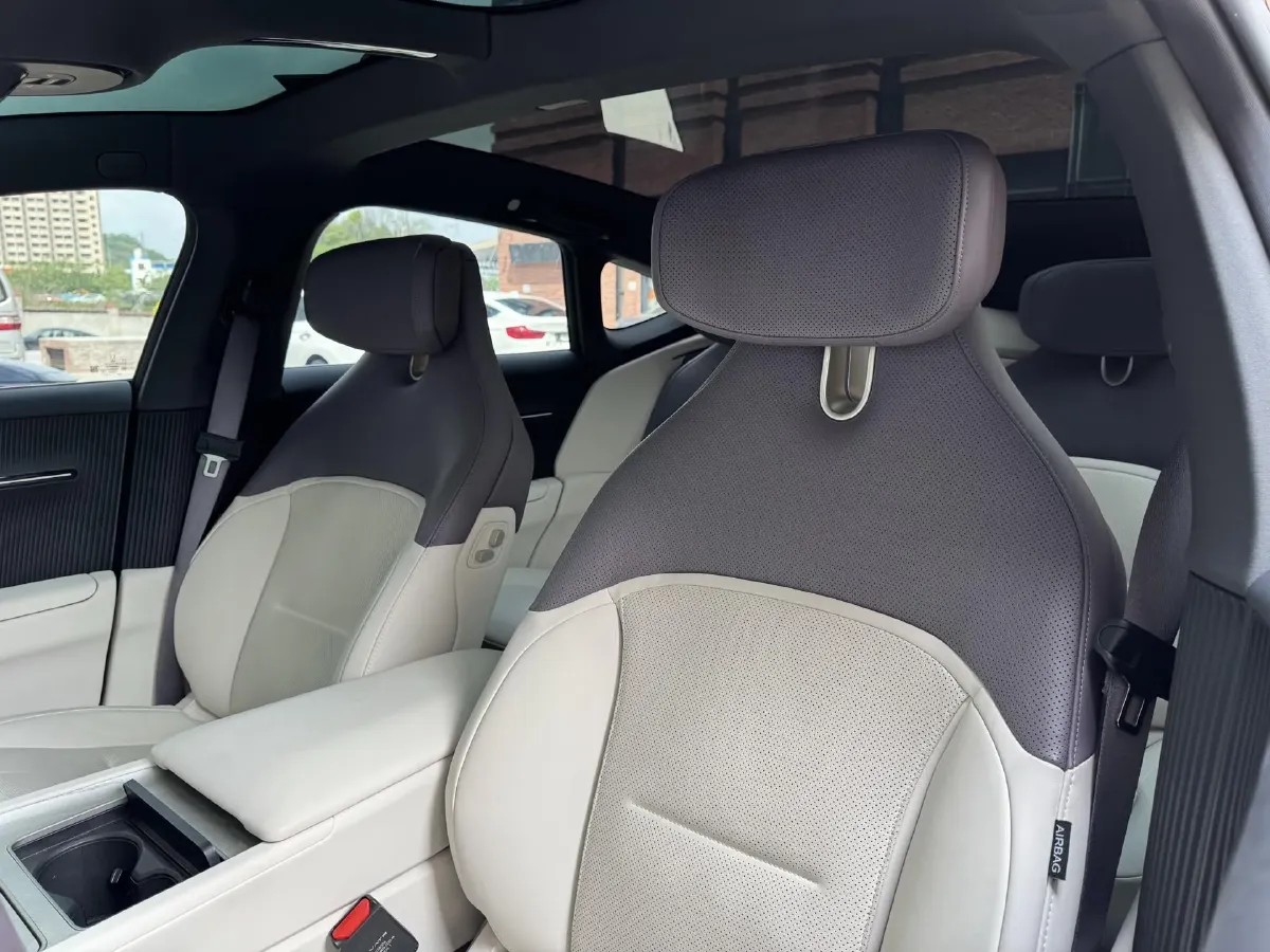 2026 Avatr 12 1.5T 156HP L4 REEV,autocango,china used car exporter,china ev exporter,chinese used car exporter,chinese used ev exporter