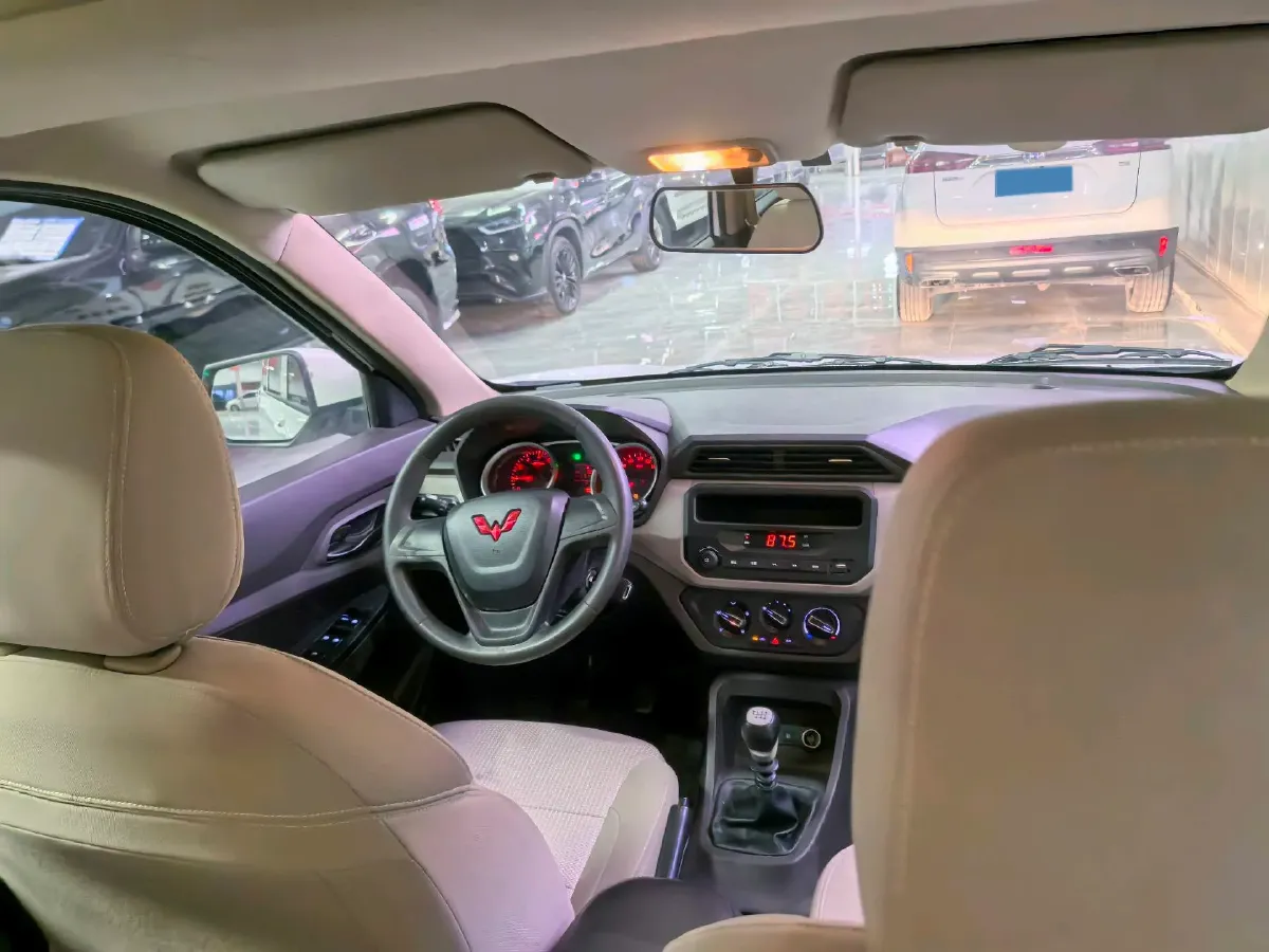 2021 WuLing HongGuang 1.5L 99HP L4 6MT,autocango,china used car exporter,china ev exporter,chinese used car exporter,chinese used ev exporter