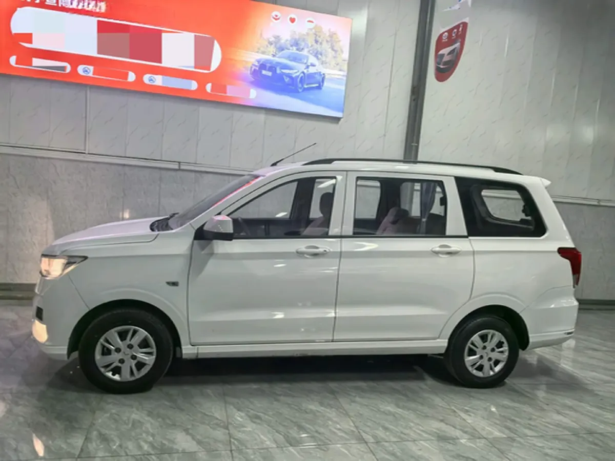 2021 WuLing HongGuang 1.5L 99HP L4 6MT,autocango,china used car exporter,china ev exporter,chinese used car exporter,chinese used ev exporter