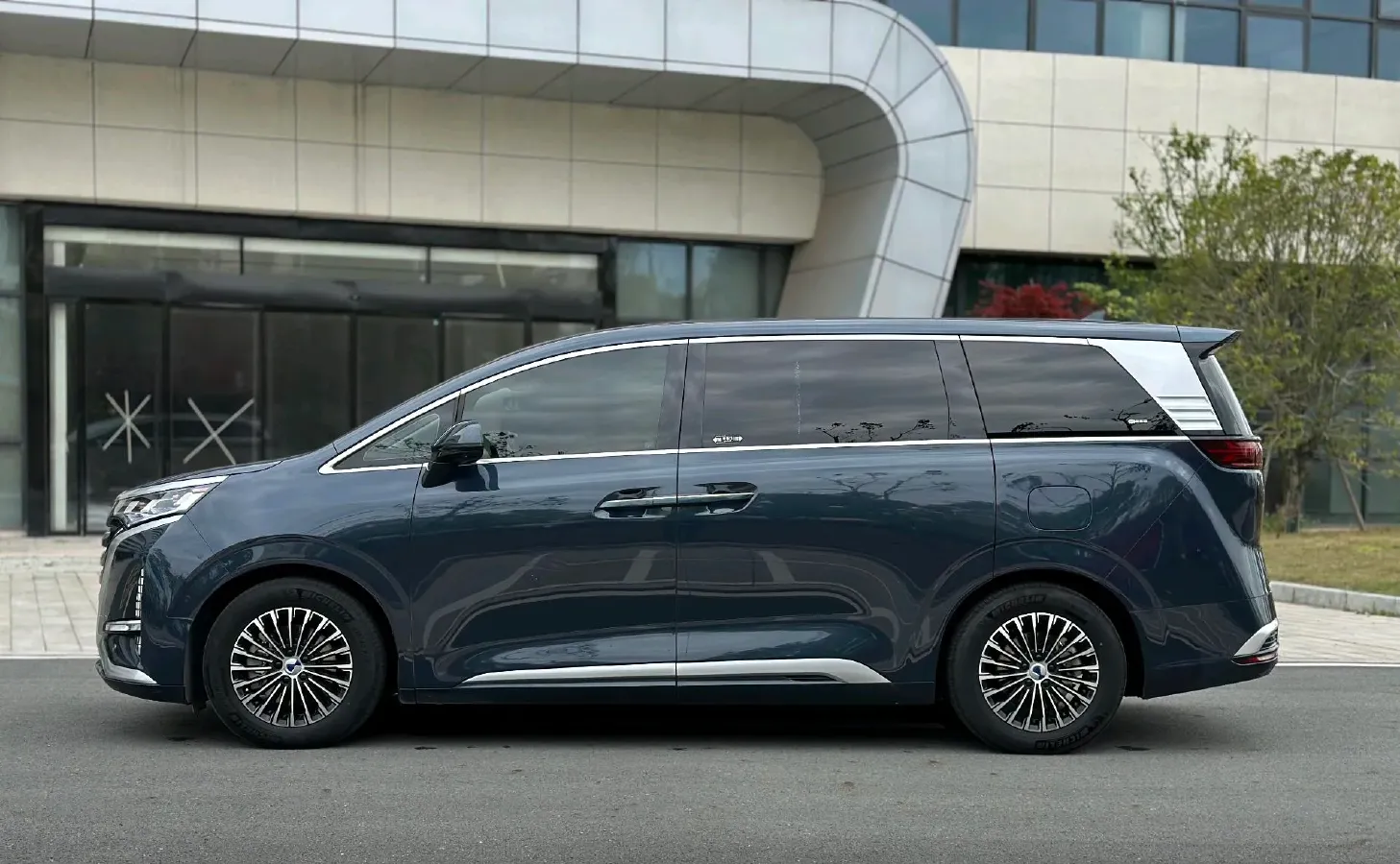 2022 HongQi HS7 3.0T 337HP V6 8AT,autocango,china used car exporter,china ev exporter,chinese used car exporter,chinese used ev exporter