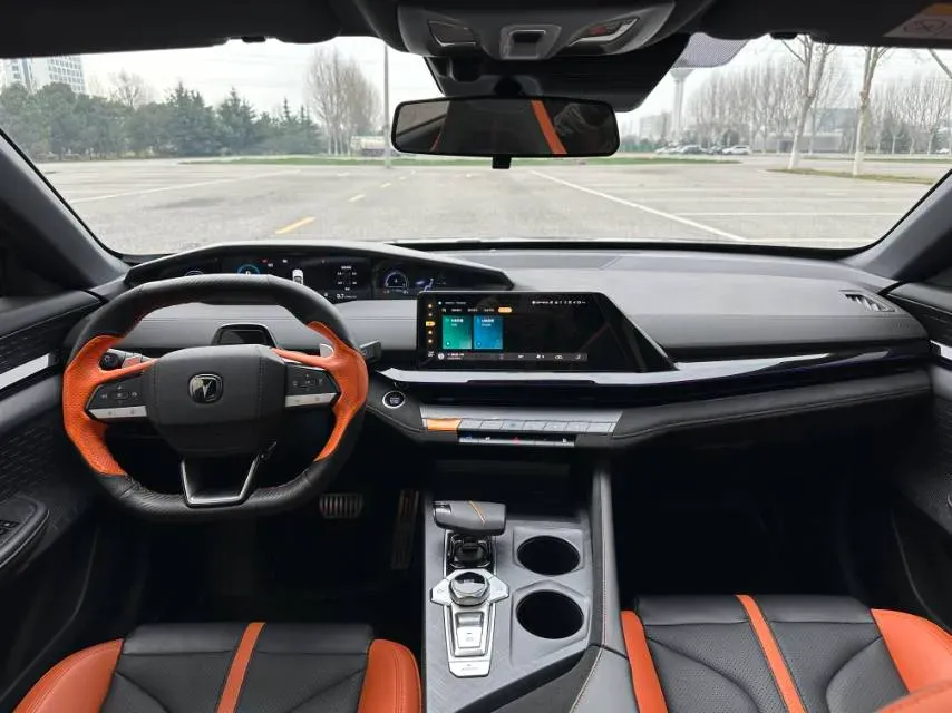 2024 ChangAn UNI-V 1.5T 188HP L4 7DCT,autocango,china used car exporter,china ev exporter,chinese used car exporter,chinese used ev exporter