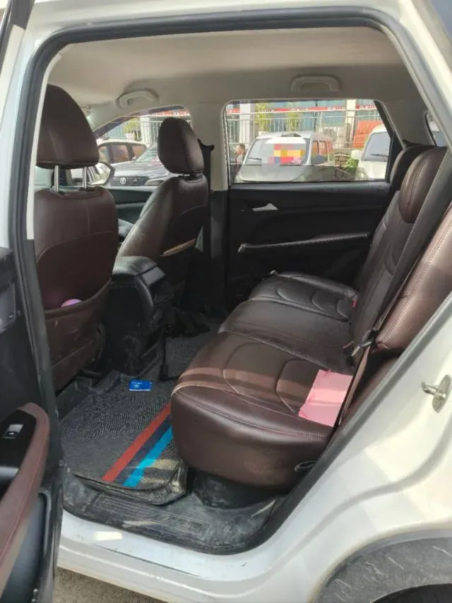 2021 BaoJun 530 1.5T 147HP L4 6MT,autocango,china used car exporter,china ev exporter,chinese used car exporter,chinese used ev exporter