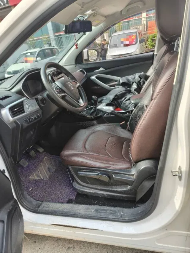 2021 BaoJun 530 1.5T 147HP L4 6MT,autocango,china used car exporter,china ev exporter,chinese used car exporter,chinese used ev exporter